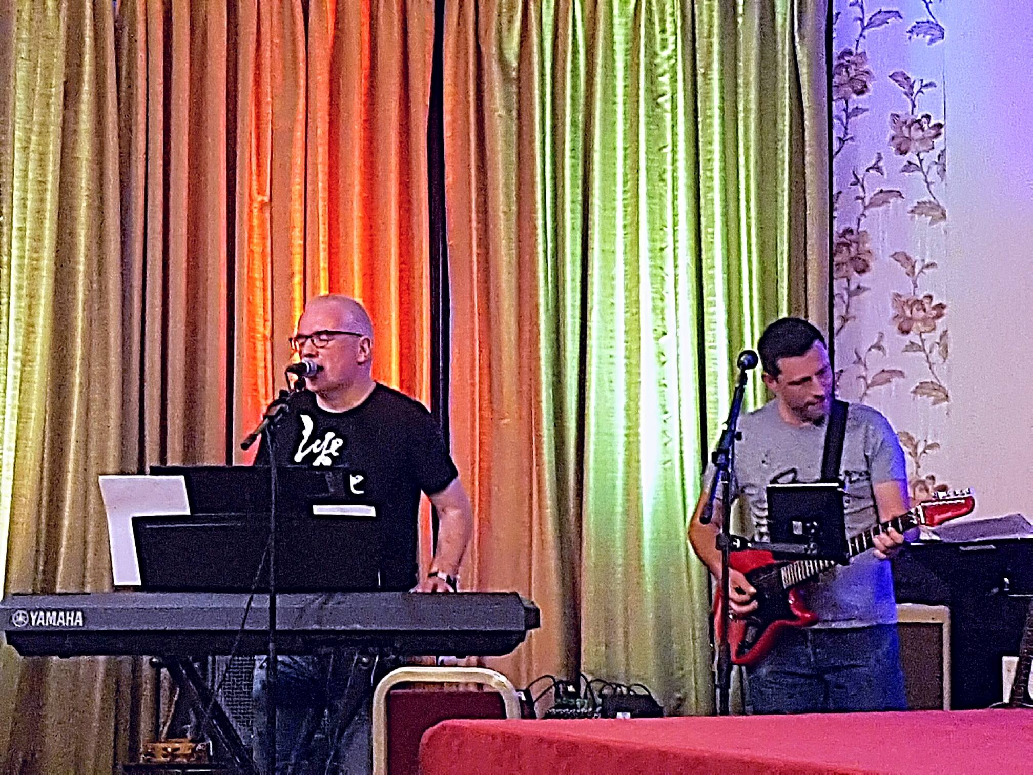 The duo of Chris Hollingshurst & Danny Wignall The Red House Rhythme & Blues Duo