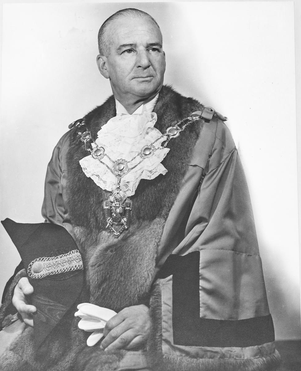 Leslie Frank Woolcott
